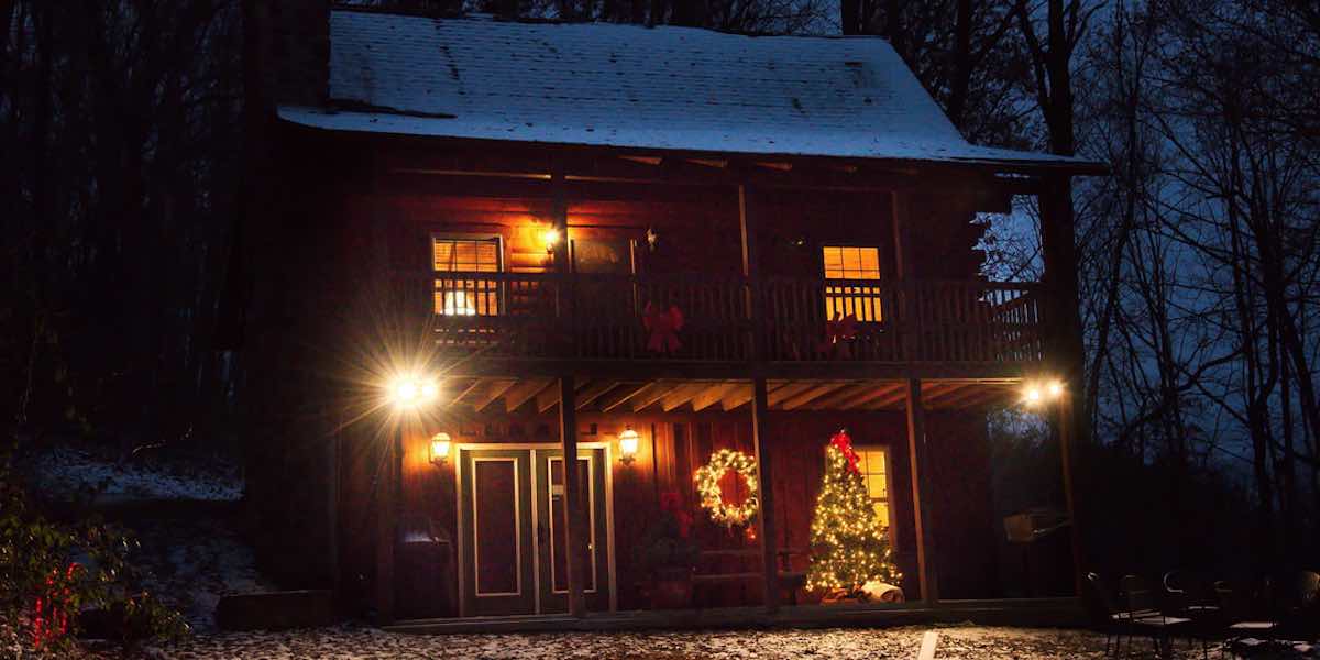 The best Christmas cabin rentals near me Cut Above Cabins