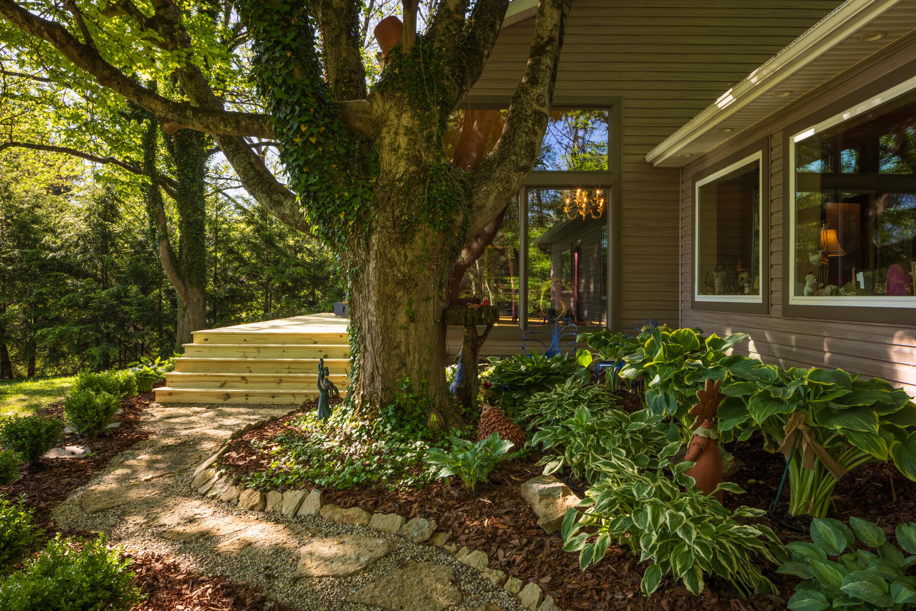 JZP_LakeVueExterior_062