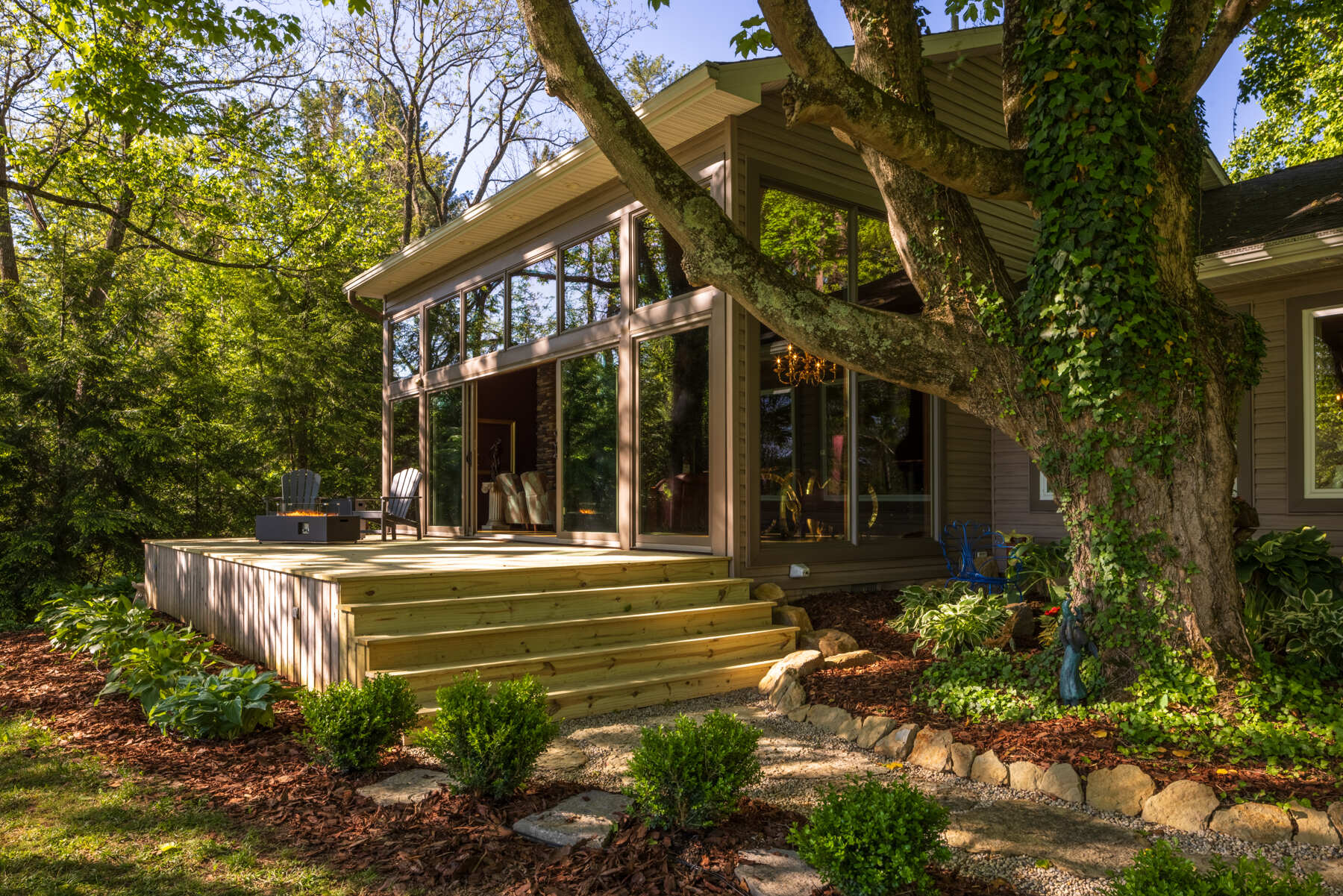 JZP_LakeVueExterior_065